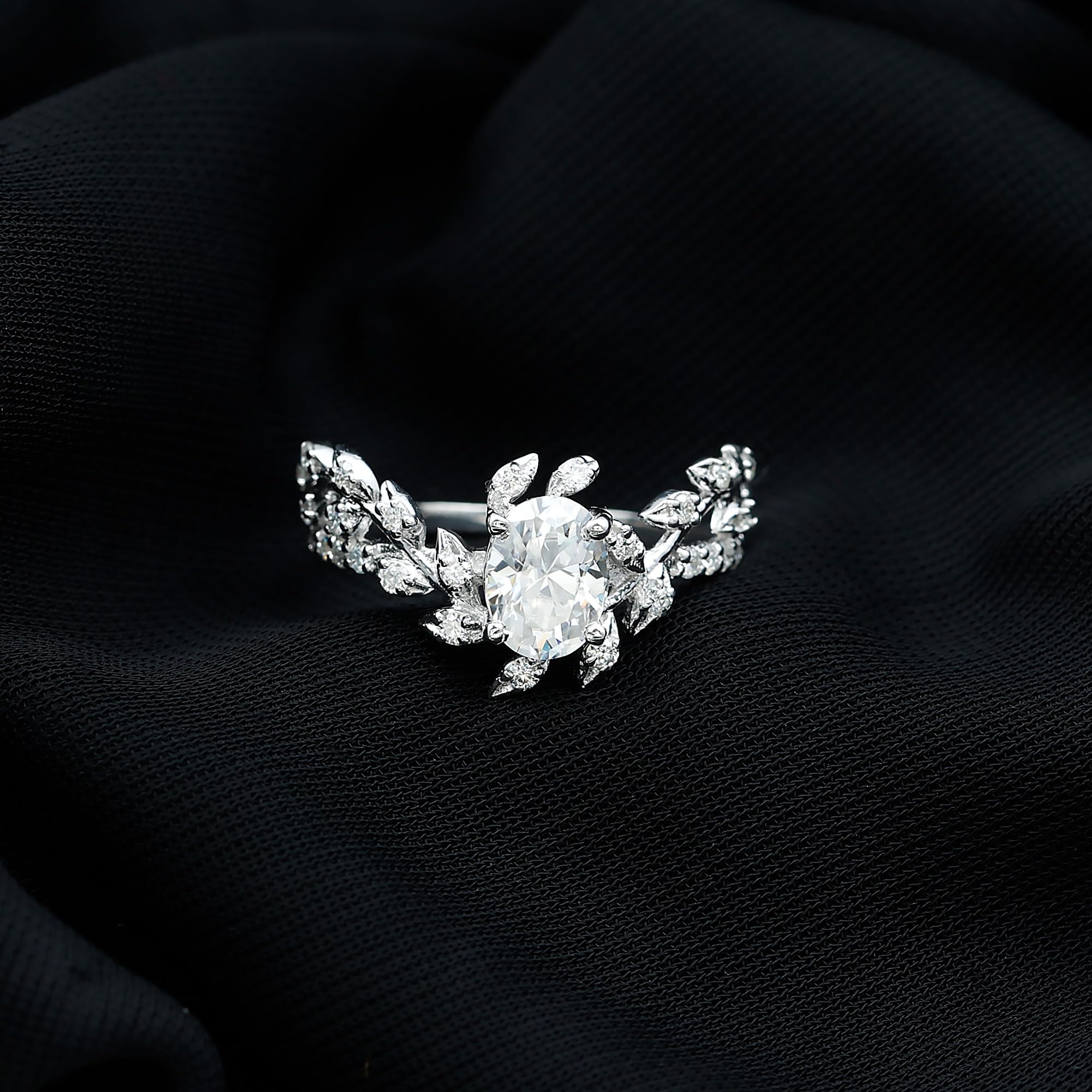 1.5 Carat Lab Grown Oval Diamond Engagement Ring EF VS Women